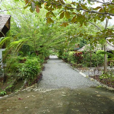 Magpie Homestay & Jungle Trekking Only For Guest Trekking With Us 부킷 라왕 외부 사진